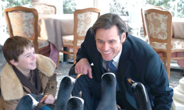 Os Pinguins do Papai: a convivência com os pinguins esquenta a relação entre pai (Jim Carrey) e filhos