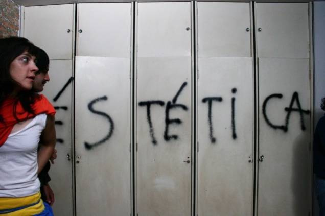 Os Residentes: um grupo decide viver em uma zona autônoma temporária Os Residentes: um grupo decide viver em uma zona autônoma temporária