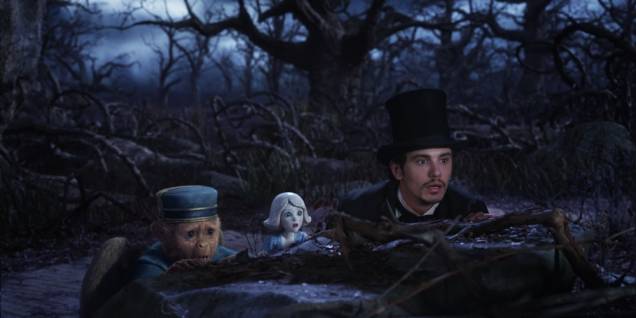 Oz - Mágico e Poderoso: Oscar (James Franco) precisa provar que é o mágico pelo qual todos estão esperando