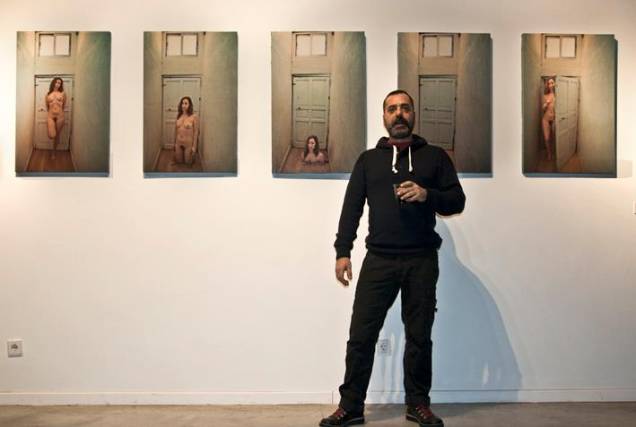 Artista espanhol apresenta 45 fotografias em exposição, na Fibra Galeria