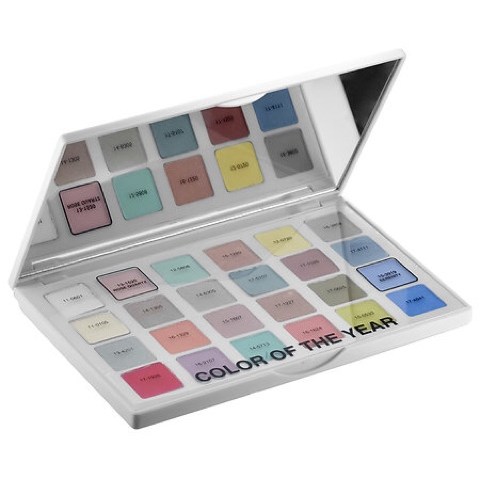 Detalhe da paleta de sombras, da Sephora: todas as cores vem com o nome e a representação numérica da Pantone (Foto: Divulgação)