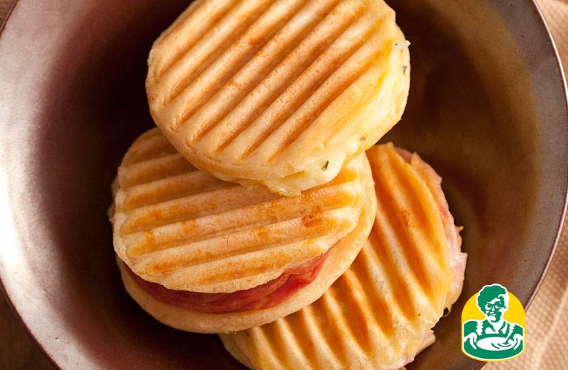 Panini de presunto e queijo Panini de presunto e queijo
