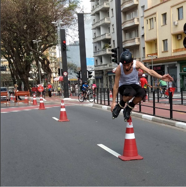 Paulista aos domingos: trânsito livre para pedestres (Reprodução Instagram/ @_piratata)