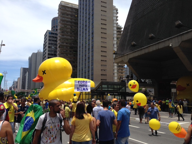 Pato inflável: símbolo de campanha da Fiesp contra aumento de impostos