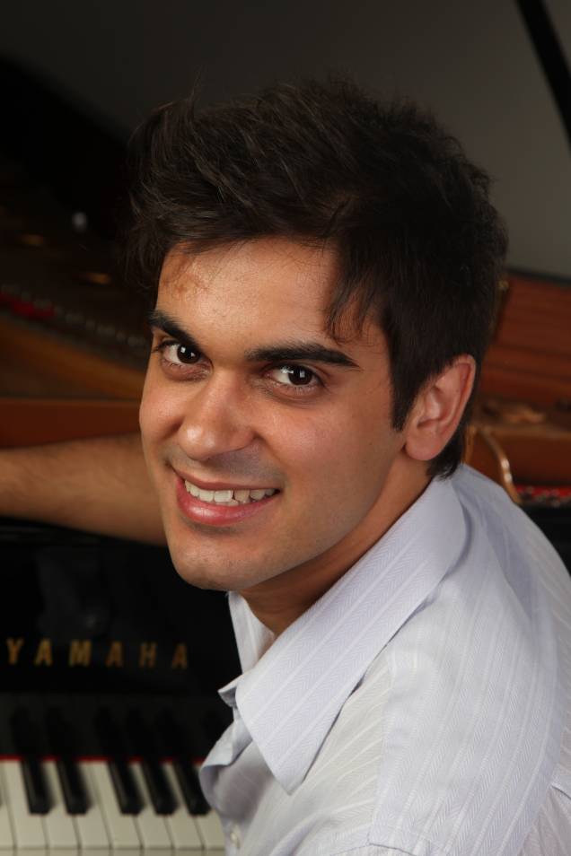 O pianista Pedro Henrique Girotti Sperandio se apresentra no teatro MuBE Nova Cultural O pianista Pedro Henrique Girotti Sperandio se apresentra no teatro MuBE Nova Cultural