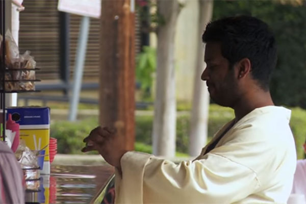 Jedi usa poderes para comer cachorro-quente em pegadinha incrível