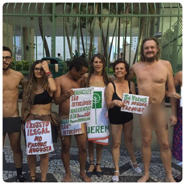 pelados câmara protesto