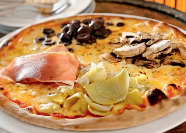 A quatro stagione da 68 La Pizzeria: a pedida combina mussarela, alcachofra, presunto de Parma e cogumelo-de-paris e molho de tomate feito com cachaça