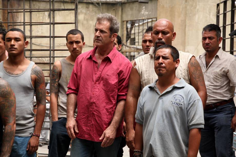 Plano de Fuga: após assaltar banco, personagem de Mel Gibson é jogado numa prisão controlada por bandidos e policiais corruptos