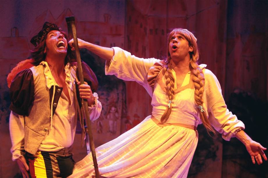 Alexandre Bamba e Hugo Possolo: Romeu e Julieta hilariantes Alexandre Bamba e Hugo Possolo: Romeu e Julieta hilariantes