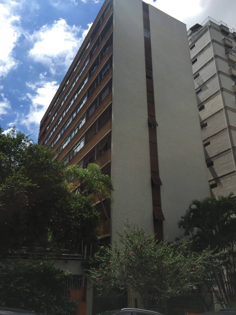 Edifício onde Sandro Lula da Silva mora em apatramento emprestado pelo amigo Roberto Teixeira: pai é alvo de nova ação da Operação Lava-Jato