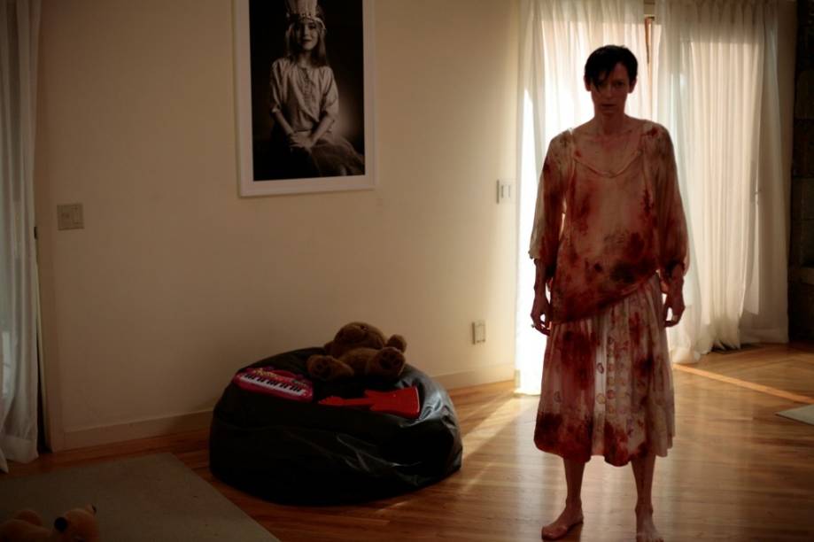 Tilda Swinton: relação de uma mãe com seu filho, um serial killer, em Precisamos Falar sobre o Kevin