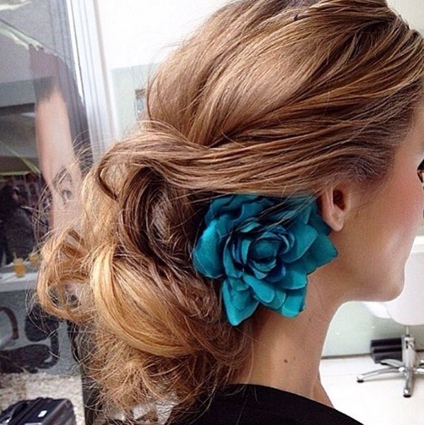 No Carnaval, a tendência é escolher penteados estilosos com cabelos presos