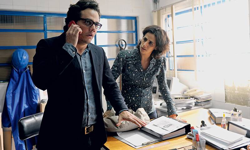 A Busca, estrelado por Wagner Moura e Mariana Lima: casal enfrenta momentos de tensão à procura do filho A Busca, estrelado por Wagner Moura e Mariana Lima: casal enfrenta momentos de tensão à procura do filho