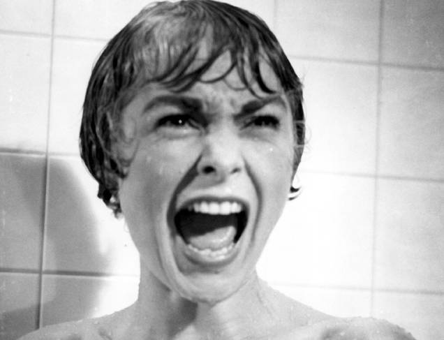 Lançado em agosto de 1960, Psicose foi o maior sucesso comercial da carreira do diretor Alfred Hitchcock Lançado em agosto de 1960, Psicose foi o maior sucesso comercial da carreira do diretor Alfred Hitchcock
