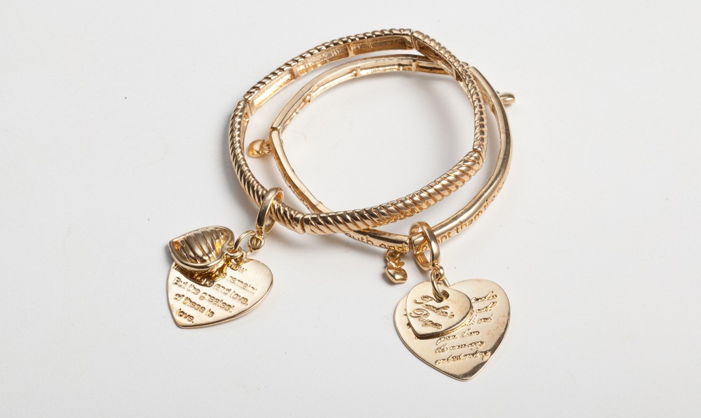 pulseiras-com-pingente-em-formato-de-coracao-nina-fiori-flavio-battaiola.jpeg