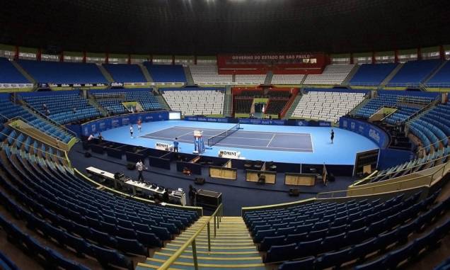 Quadra de tênis no Ginásio do Ibirapuera, preparada para o Desafio Internacional de Tênis de 2012