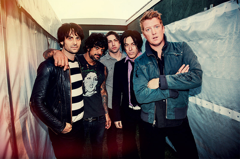 A banda Queens of the Stone Age toca com ingressos esgotados