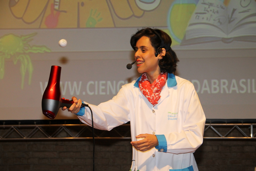 quimica-divertida-4-catavento-cultural-e-educacional.jpeg