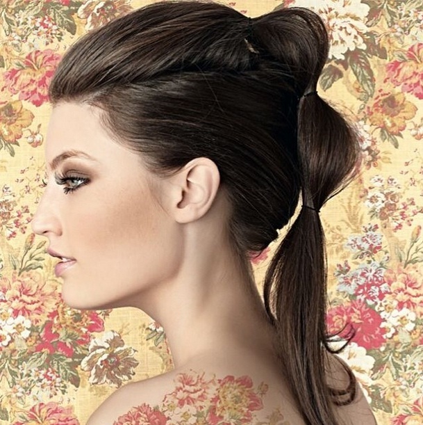 Rabo de cavalo com coque banana