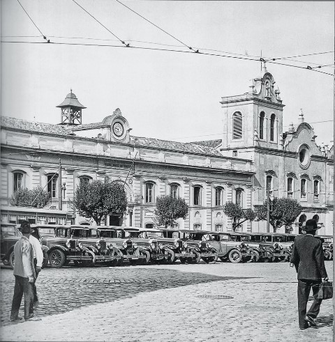 A fachada da Faculdade de Direito, no Largo São Francisco, em 1940: a USP surgiu com a fusão de várias instituições (Foto: Reprodução)