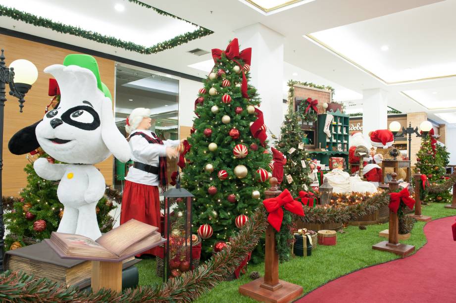 O aventureiro cachorrinho Doki é tema da decoração de natal do Market Place