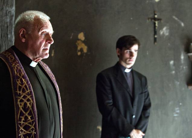 Fé em cena: Anthony Hopkins faz o papel de um padre que tenta mudar a visão de um jovem seminarista Fé em cena: Anthony Hopkins faz o papel de um padre que tenta mudar a visão de um jovem seminarista