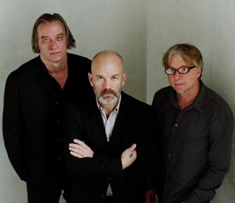 Peter Buck, Michael Stipe e Mike Mills anunciaram o fim do REM nesta quarta-feira (21)