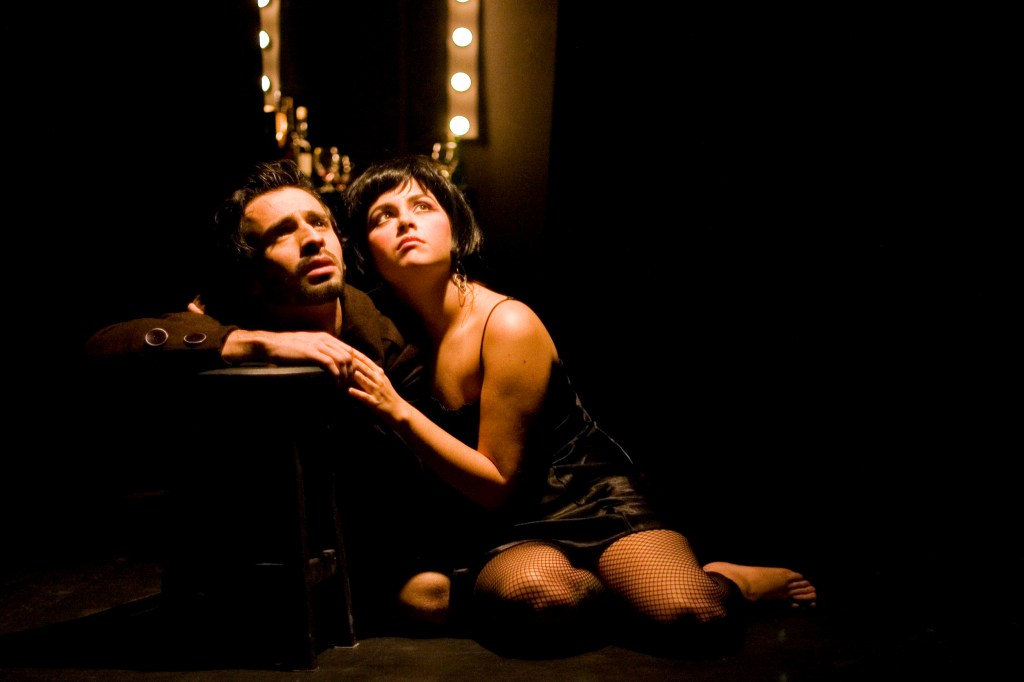 Renato Bego e Nathalia Guillen em #caixapreta": peça de 2010 (Foto de Fernando Stankuns) photo by fernando stankuns
