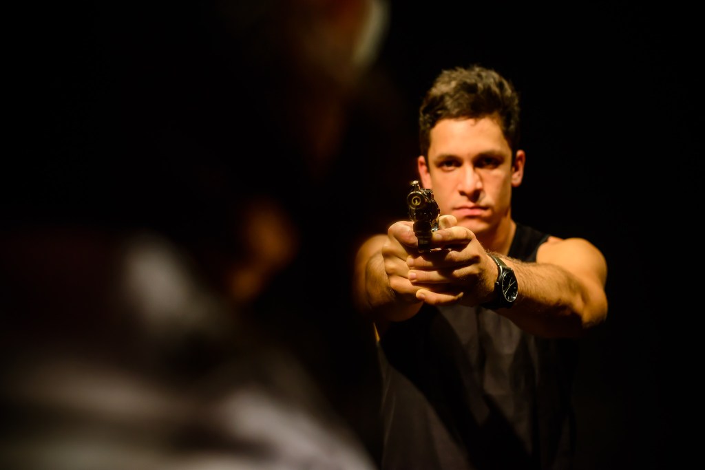 Rainer Cadete em "Pareja": montagem apresentada nas Satyrianas 2015 que deve estrear no Rio (Foto: André Stefano)