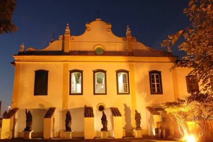 Mosteiro da Luz replicas-dos-profetas-esculturas-do-mestre-aleijadinho-de-congonhas-no-patio-do-mosteiro-da-luz-na-avenida-tiradentes-jair-magri.jpeg