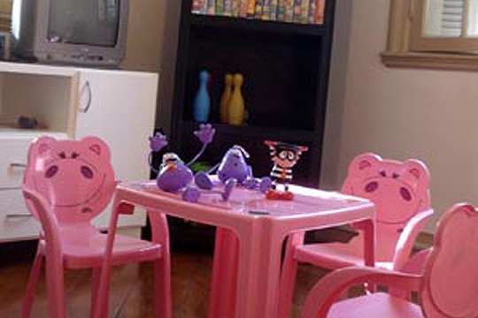 Vira-lata possui cardápio especial e passatempos para crianças