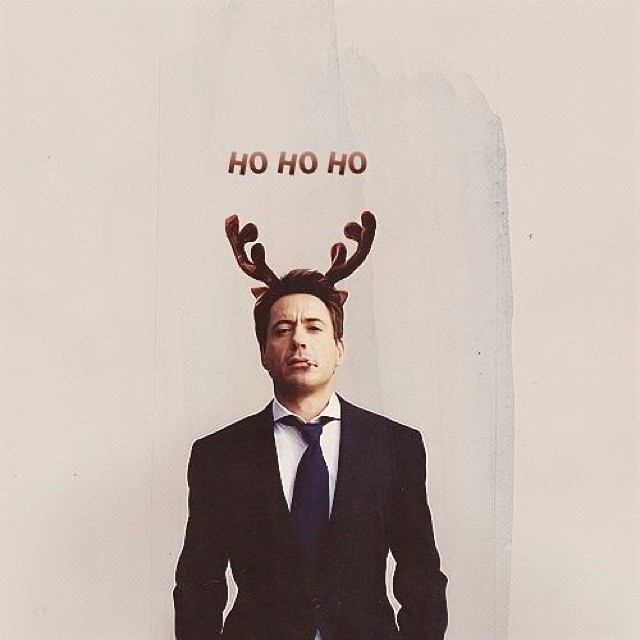 Robert Downey Jr. brincou de rena para desejar Feliz Natal 