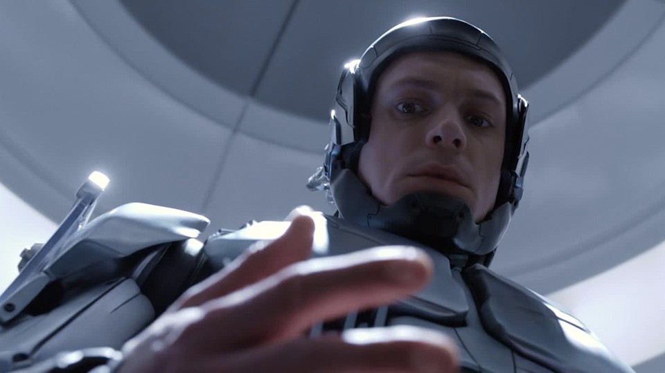 Joel Kinnaman interpreta o protagonista de Robocop