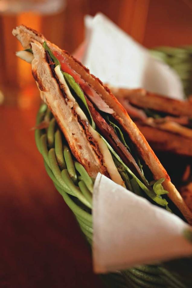 No cardápio do Rose Velt: sanduíche de presunto cru, rúcula e queijo branco no pão piadina