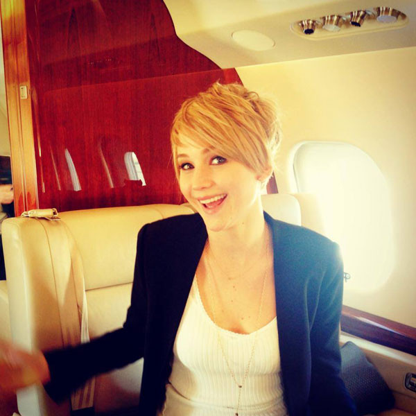Em novembro, Jennifer aparece com um novo look de cabelos curtos (imagem do Facebook)