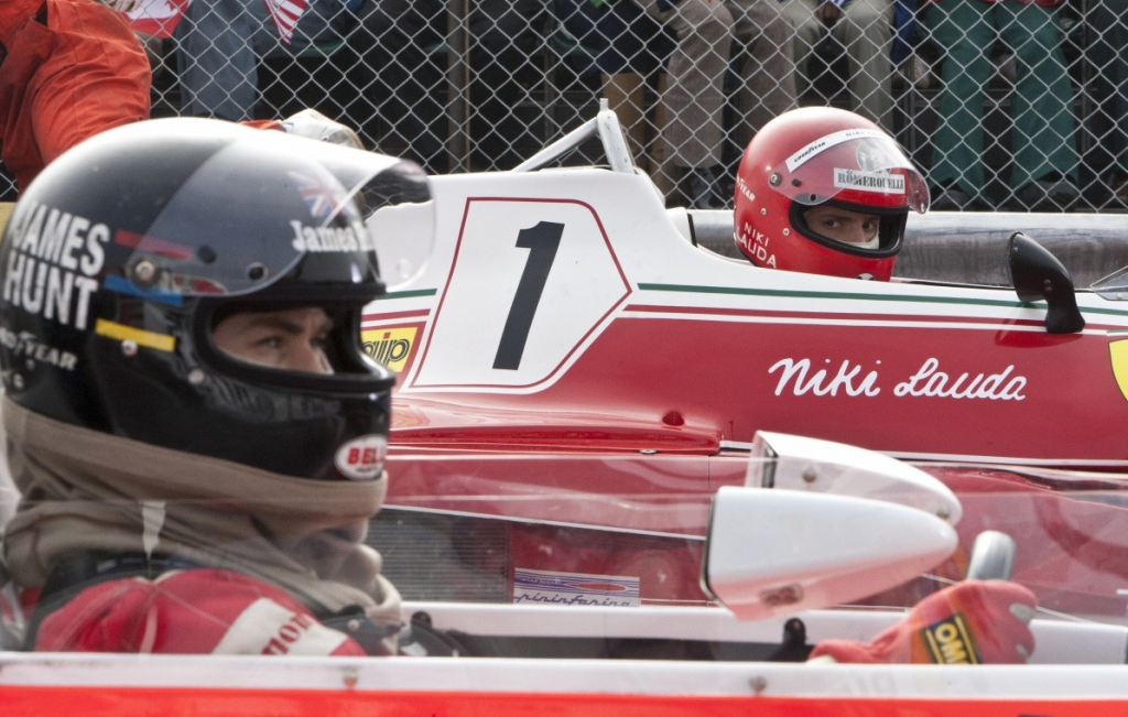 Rush (2013) – A Ferrari de Niki Lauda (Daniel Brühl) versus a McLaren de James Hunt (Chris Hemsworth) 