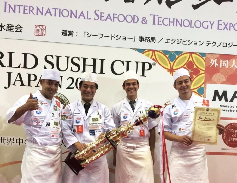Amano com o troféu: a disputa reuniu 27 competidores