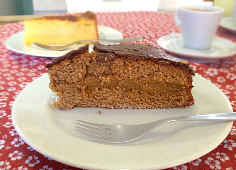 O delicioso bolo de pão de mel com doce de leite