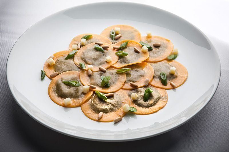 Raviolini de pesto ao molho de azeite, vagem e batata cozida