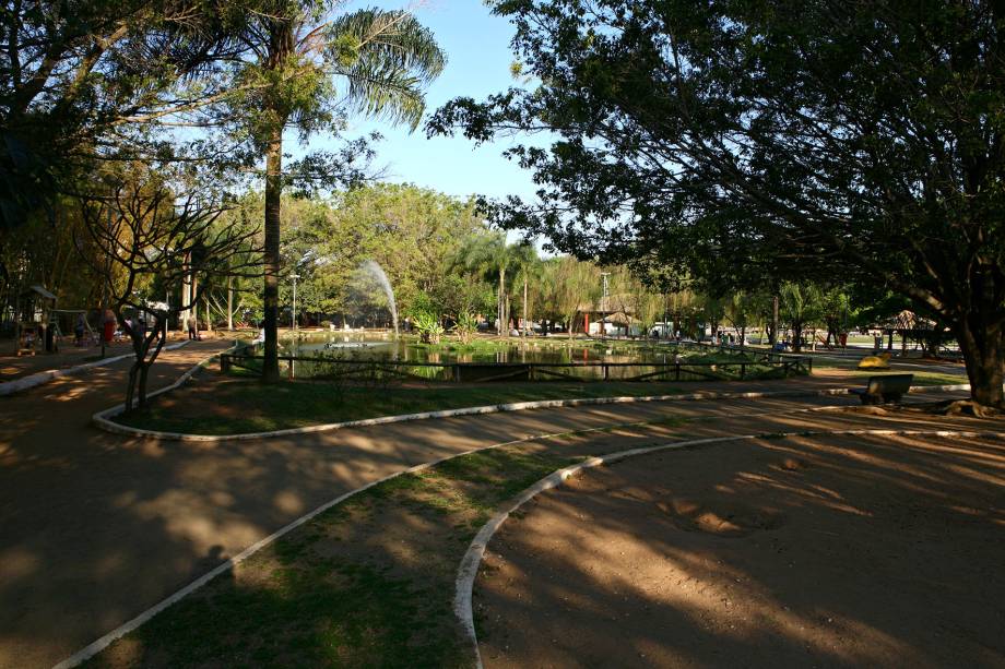 O Espaço Verde Chico Mendes possui uma área verde de 140 000 m² e é um dos principais destaques da cidade