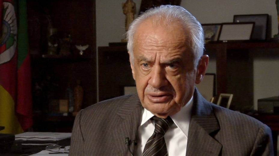 Senador Pedro Simon em Tancredo, a Travessia: um dos entrevistados do documentário