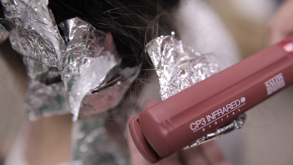 A fun&ccedil;&atilde;o do papel alum&iacute;nio &eacute; manter o cabelo aquecido por mais tempo