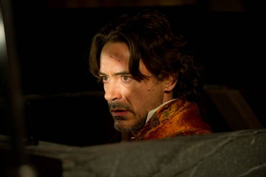 Robert Downey Jr. interpreta Sherlock Holmes: improvisações fazem parte da produção