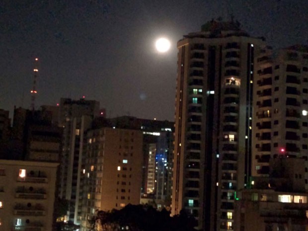 É hora de olhar para o céu e admirar a superlua!