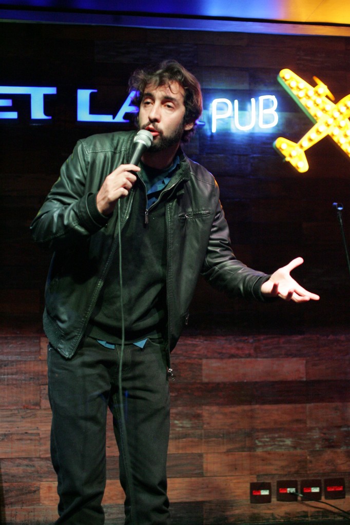 O humorista Fernando Muylaert se apresenta no Jet Lag Pub - FOTO: Fernando Moraes
