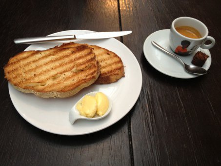 Expresso de R$ 3,90 do Sofá Café: para não pesar na conta do café da manhã (Foto: Sophia Braun)