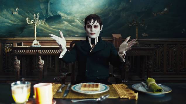 Johnny Depp em Sombras da Noite: ator interpreta o vampiro Barnabas Collins