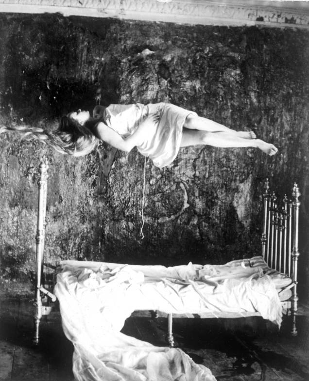 O Espelho de Memórias – Exposição Internacional de Tarkóvski: 30 imagens originais narram fatos marcantes da história do diretor O Espelho de Memórias – Exposição Internacional de Tarkóvski: 30 imagens originais narram fatos marcantes da história do diretor