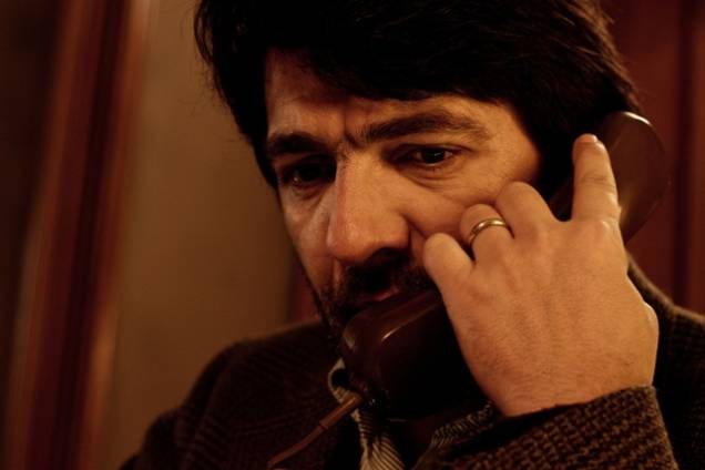 Circular: o ator Cesar Troncoso vive um pai que sofre chantagem